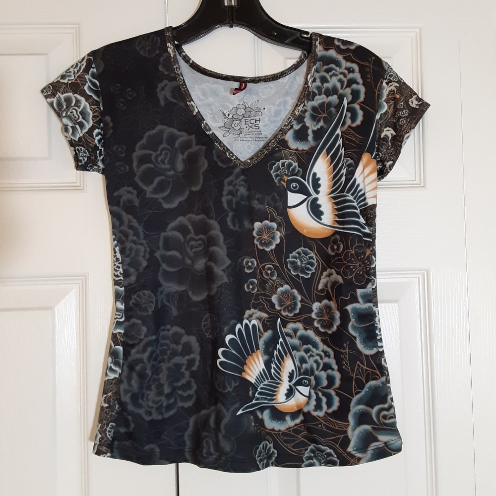 Glittery form fitting ECH athletic top with birds and flowers XS